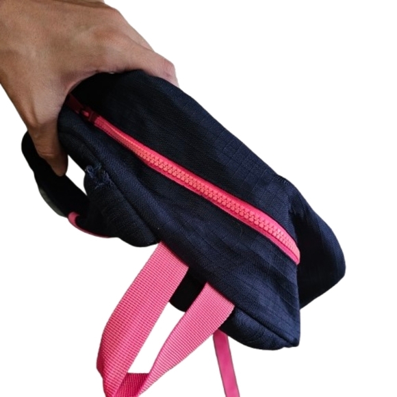 Vineyard Vines Padded Tech Backpack Navy Blue / Bright Pink - Picture 7 of 11